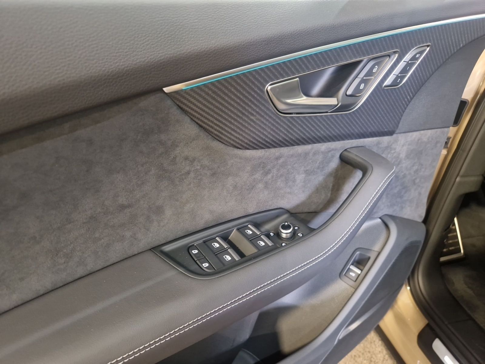 Audi Q7 50 TDI QUATTRO S LINE 7-SITZE +HD-MATRIX+AHK+