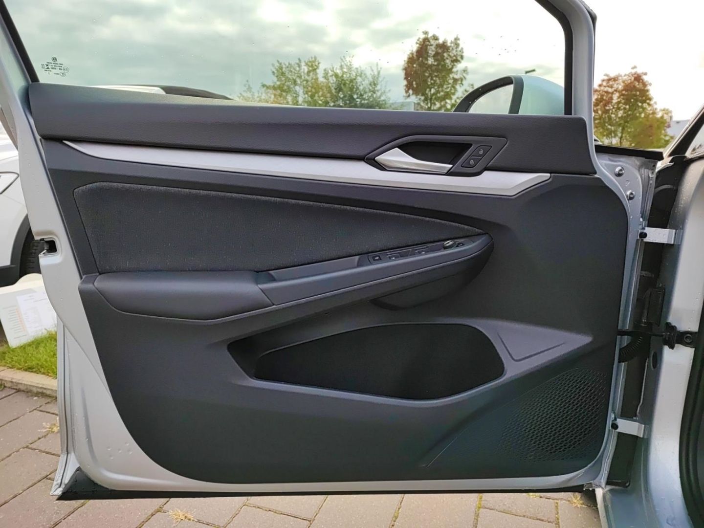 Volkswagen Golf Variant VIII 8 Life 1.0 TSI - Samsaru's Car Outlet