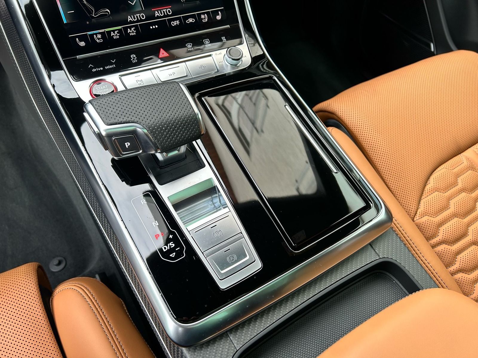 Audi RSQ8 4.0 TFSI QUT*MATRIX*PANO*CARBON*HUD*360°