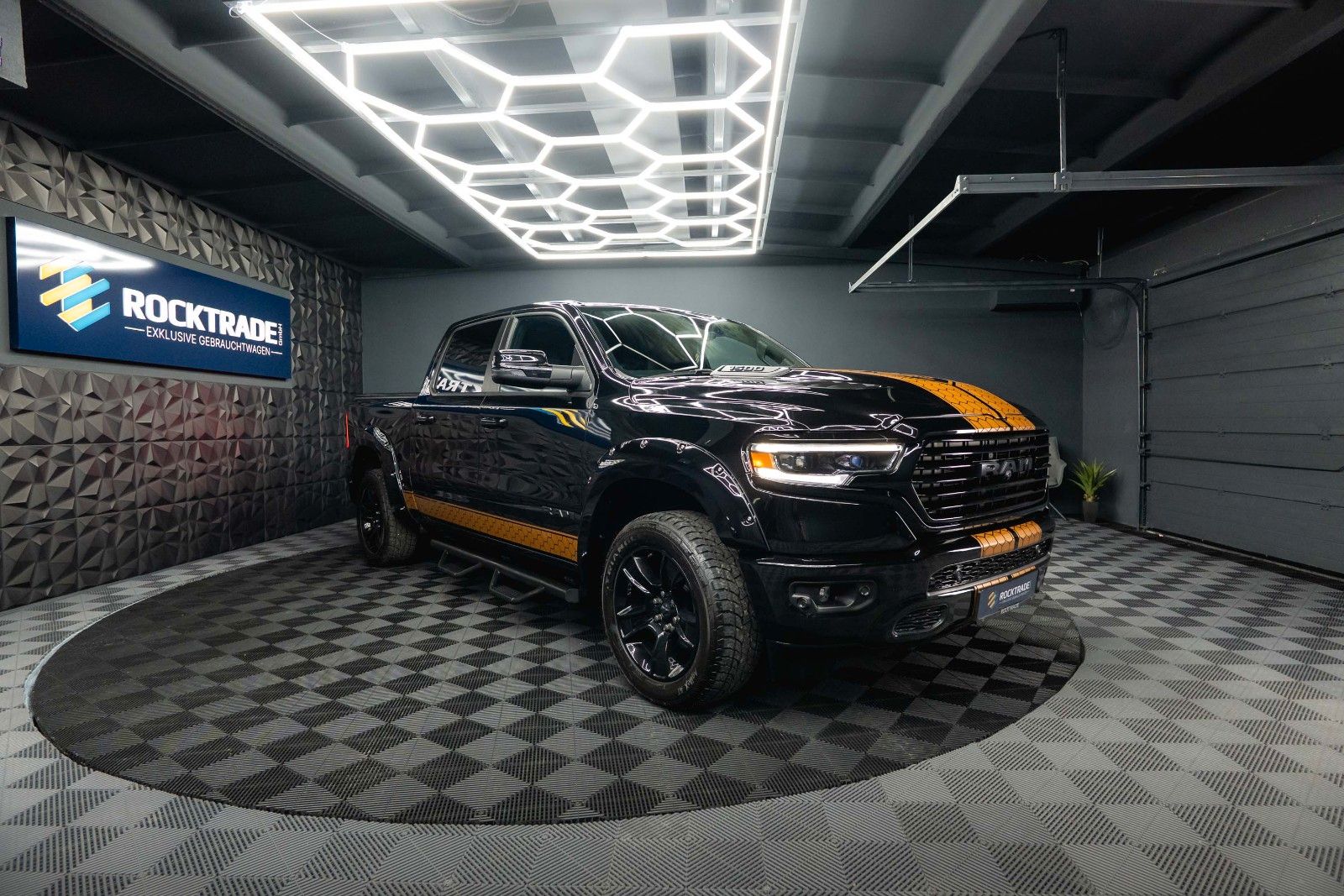Dodge RAM 5.7 V8 HEMI 4x4 OFFROAD Night Limited 19%
