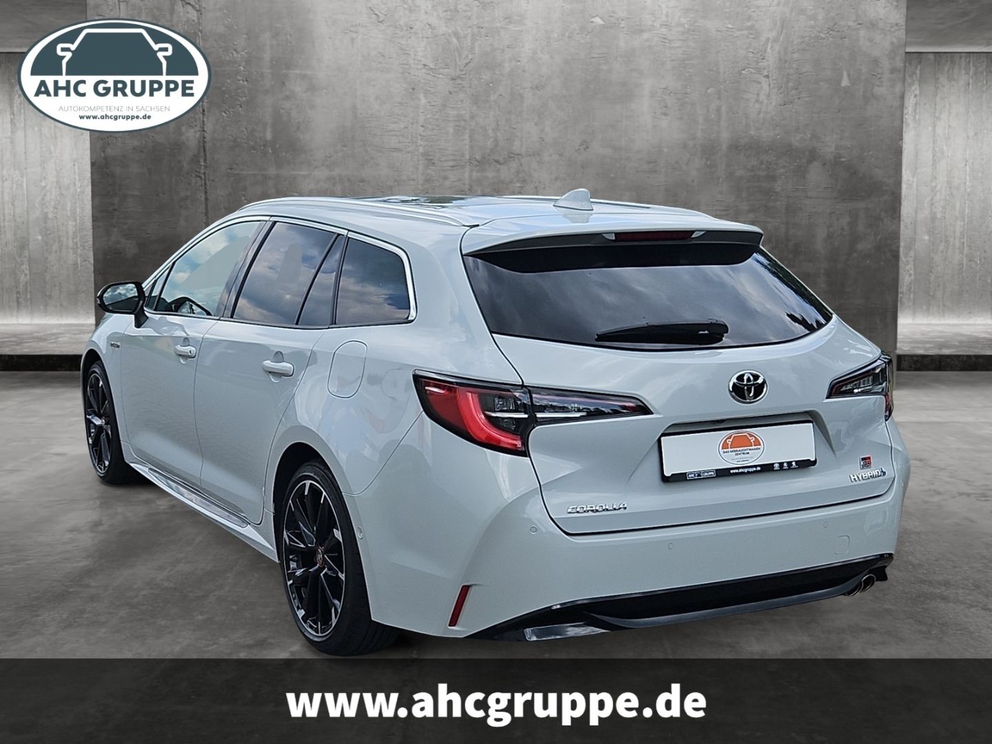 Toyota Corolla Touring Sports 2.0 Hybrid - Samsaru's Car Outlet