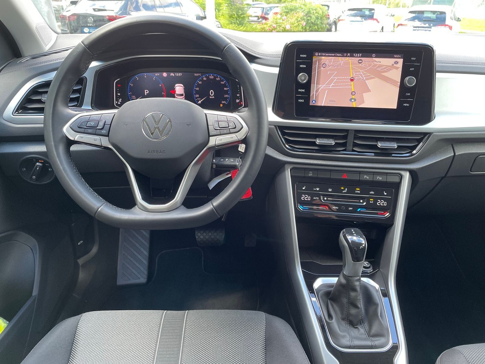 Volkswagen T-Roc 1.5 TSI Life DSG - Samsaru's Car Outlet