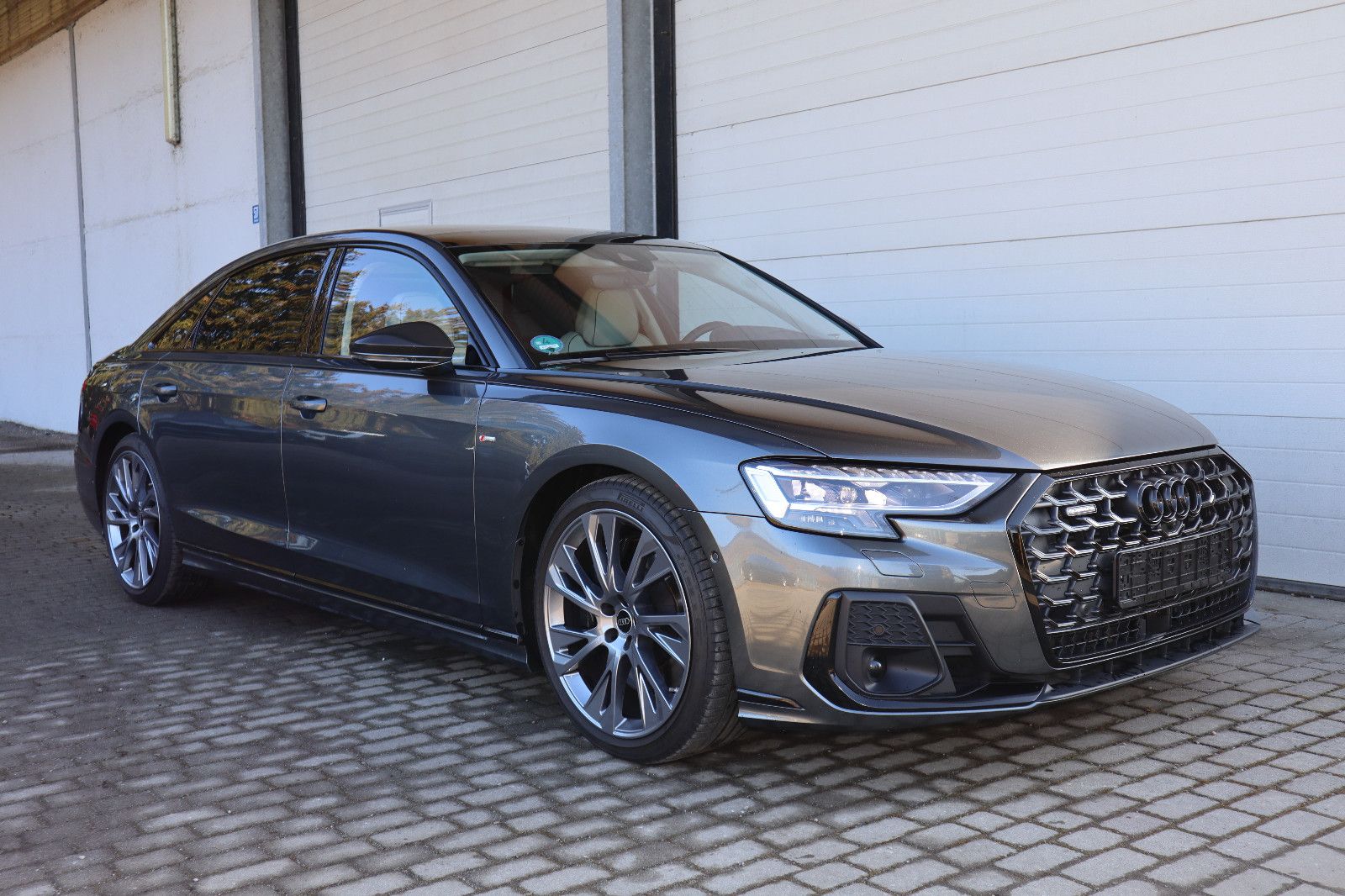 Audi A8L 60 TFSIe lang exclusive - Samsaru's Car Outlet