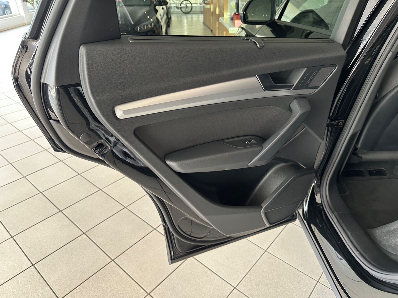 Audi Q5 40 TDI quattro S line - Samsaru's Car Outlet