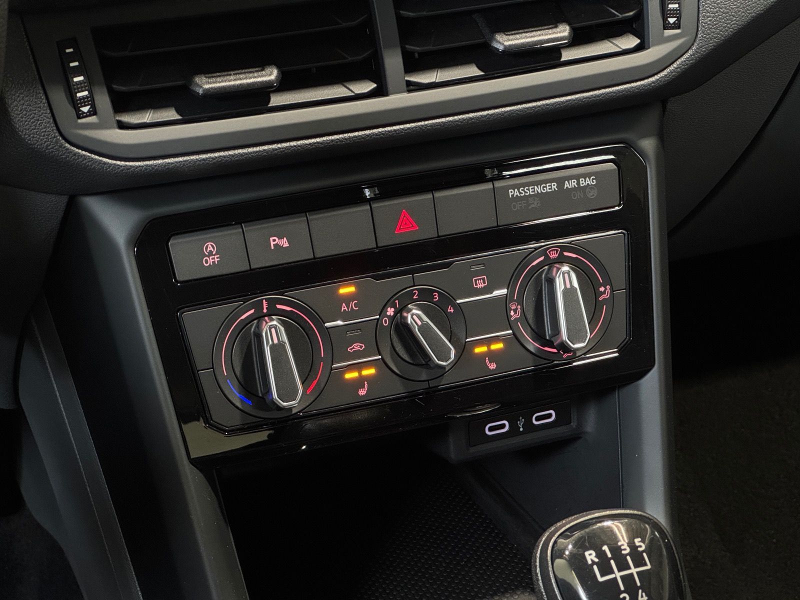 Volkswagen T-Cross Life 1.0 TSI - Samsaru's Car Outlet