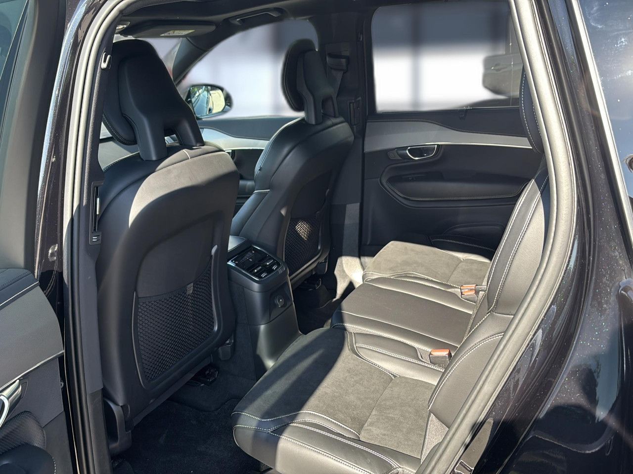 Volvo XC 90 R Design Recharge Plug-In Hybrid AWD - Samsaru's Car Outlet