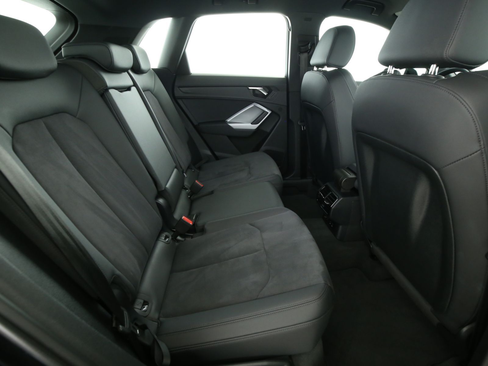 Audi Q3 S line 35 TDI quattro - Samsaru's Car Outlet