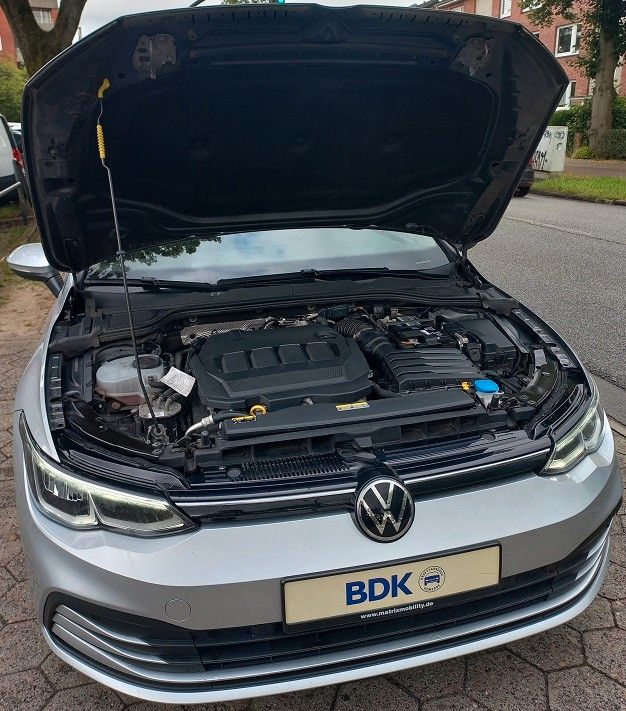 Volkswagen Golf VIII 2.0 TDi Life - Samsaru's Car Outlet