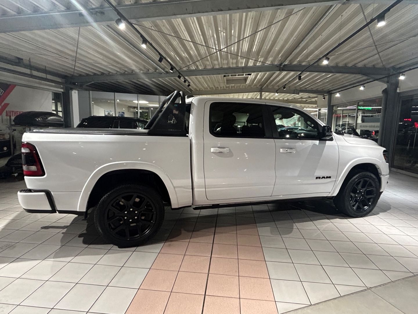 Dodge RAM Laramie Night, Luftfahrwerk, Pano, LED, V8