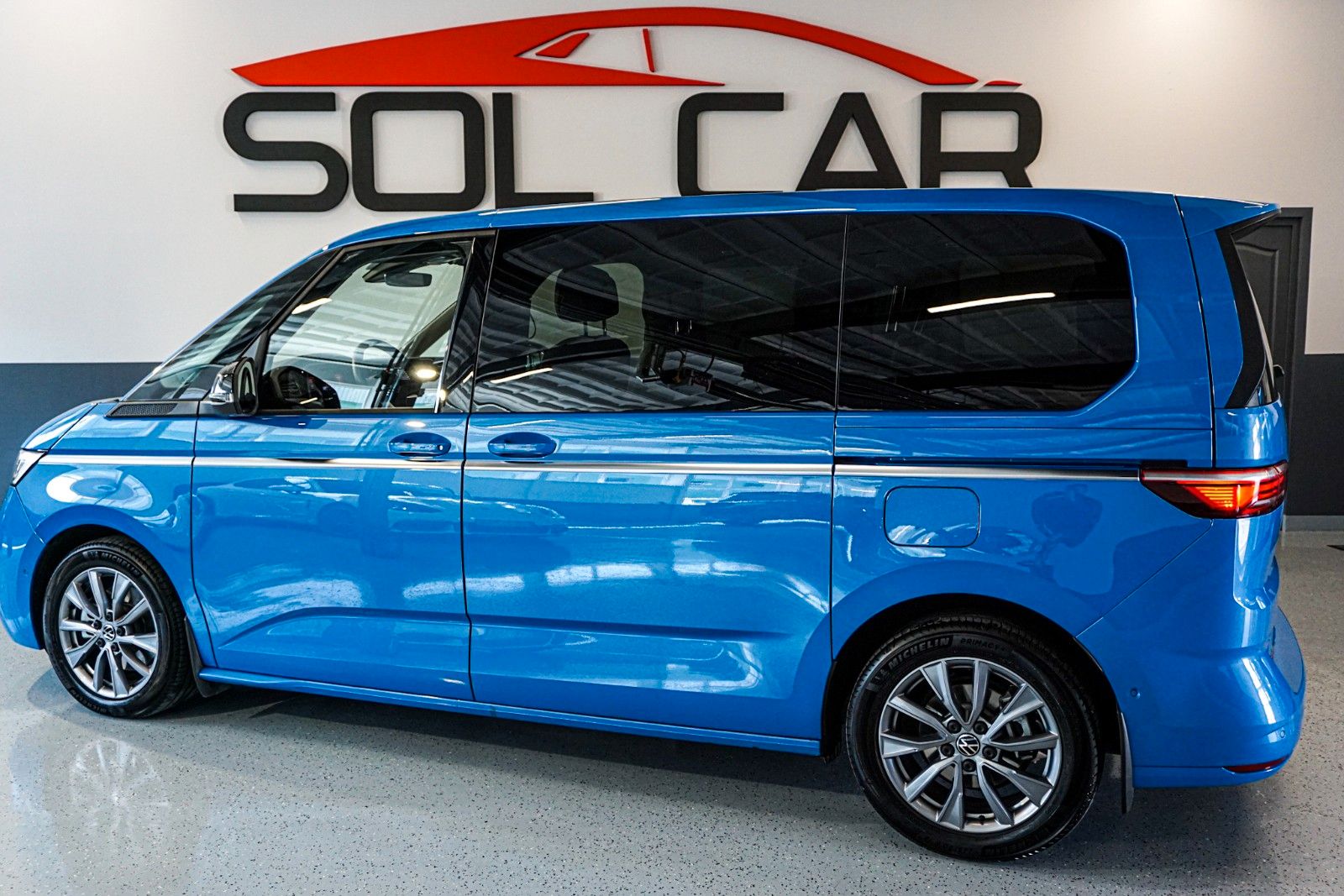 Volkswagen T7 Transporter Multivan eHybrid - Samsaru's Car Outlet
