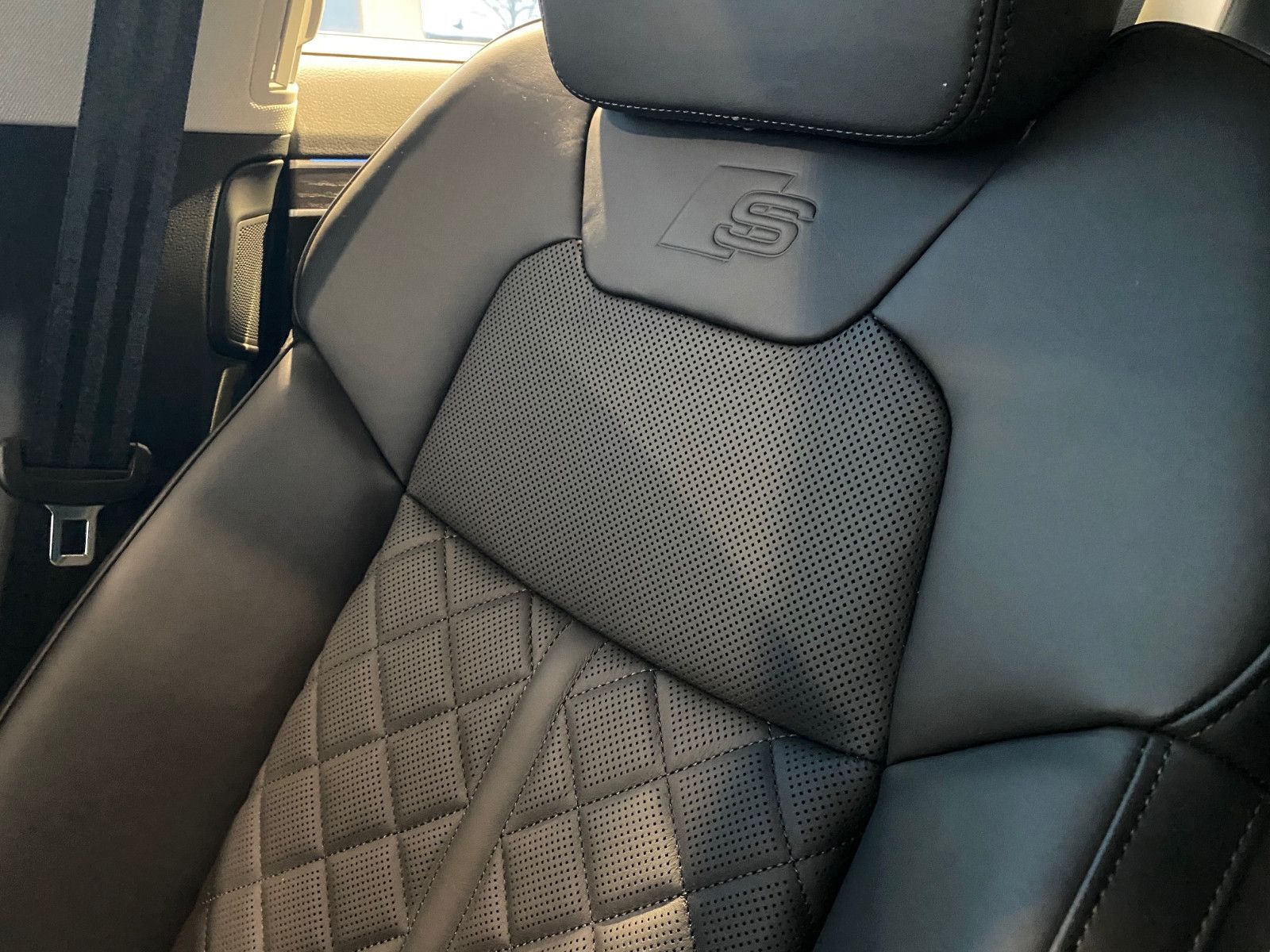 Audi A8 60 TFSI e quattro - Samsaru's Car Outlet