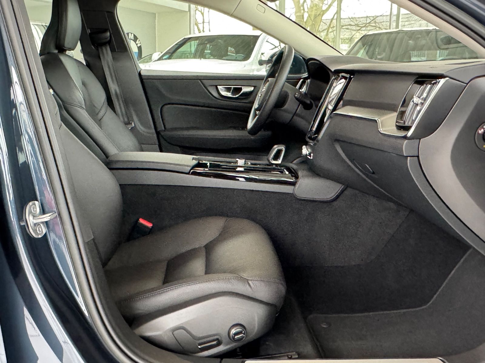 Volvo V60 Kombi Core Recharge Plug-In Hybrid AWD