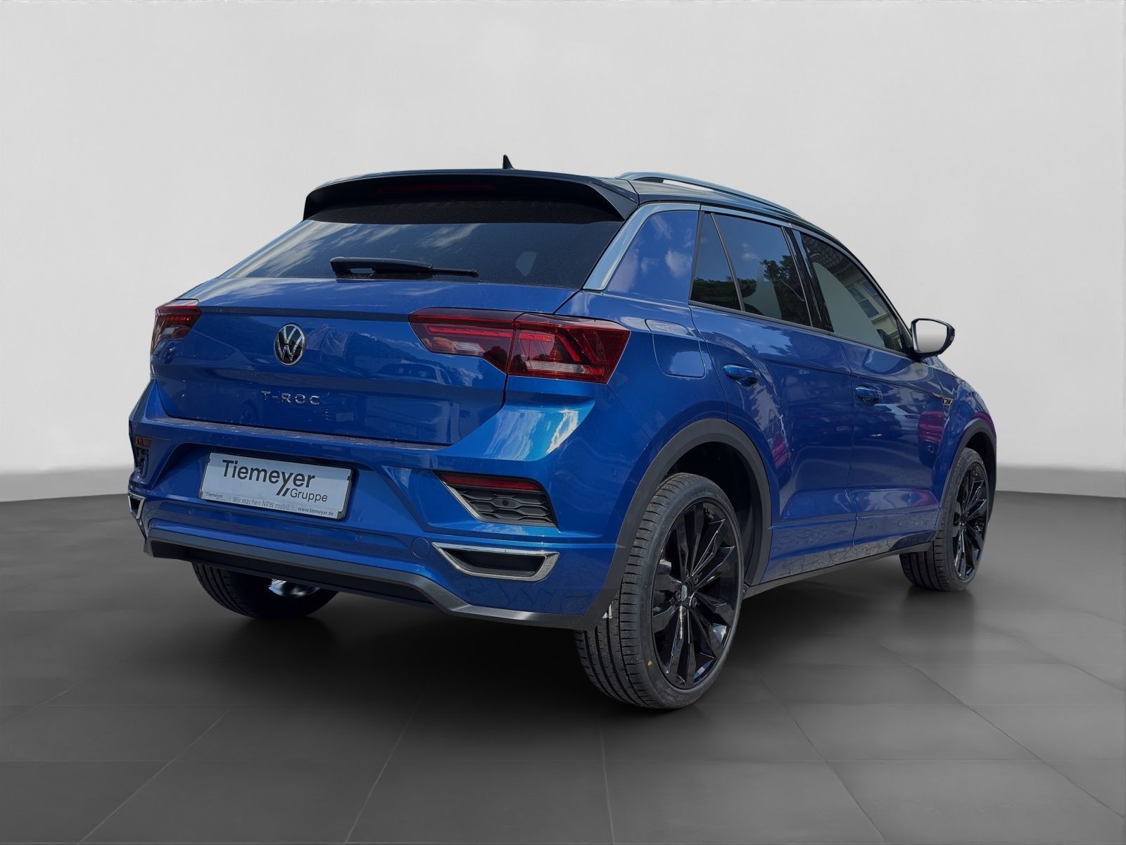 Volkswagen T-Roc 1.5 TSI DSG R-LINE - Samsaru's Car Outlet