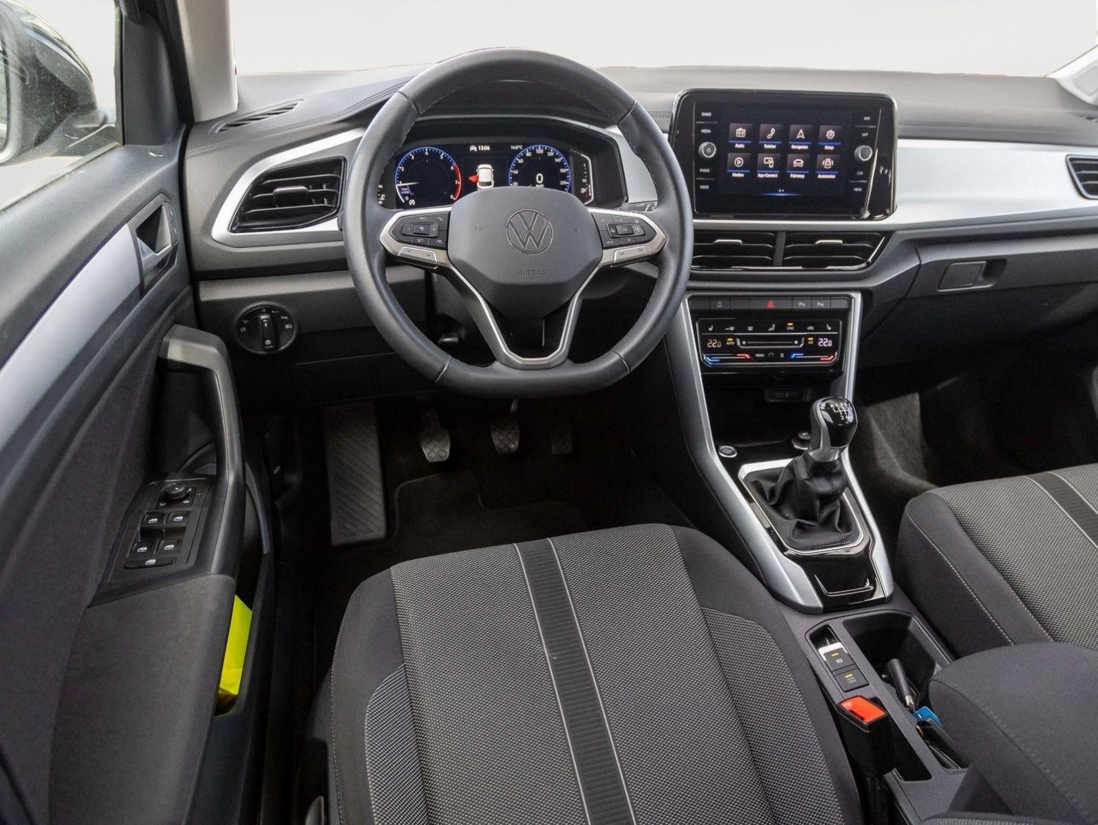 Volkswagen T-ROC 1.0 TSI LIFE - Samsaru's Car Outlet