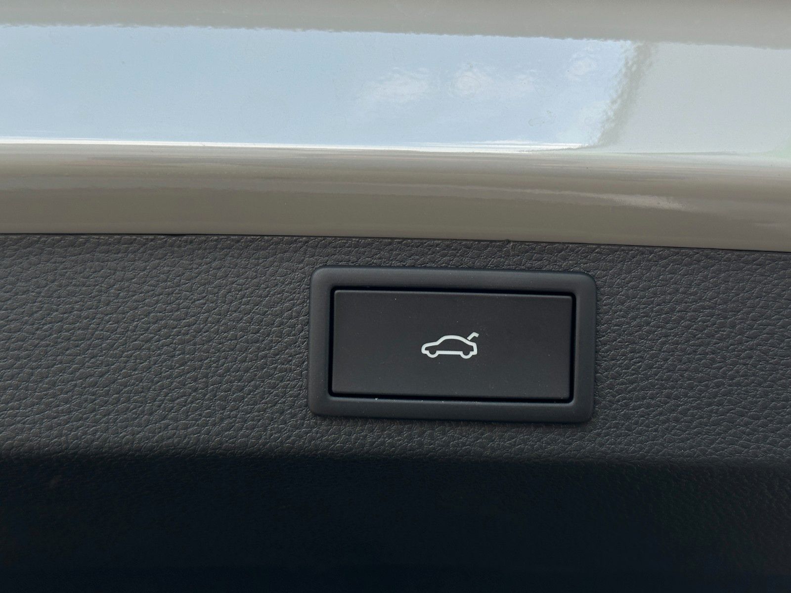 Skoda 150PS DSG Sportline NAVI ACC KAMERA eHK LM19"AHK