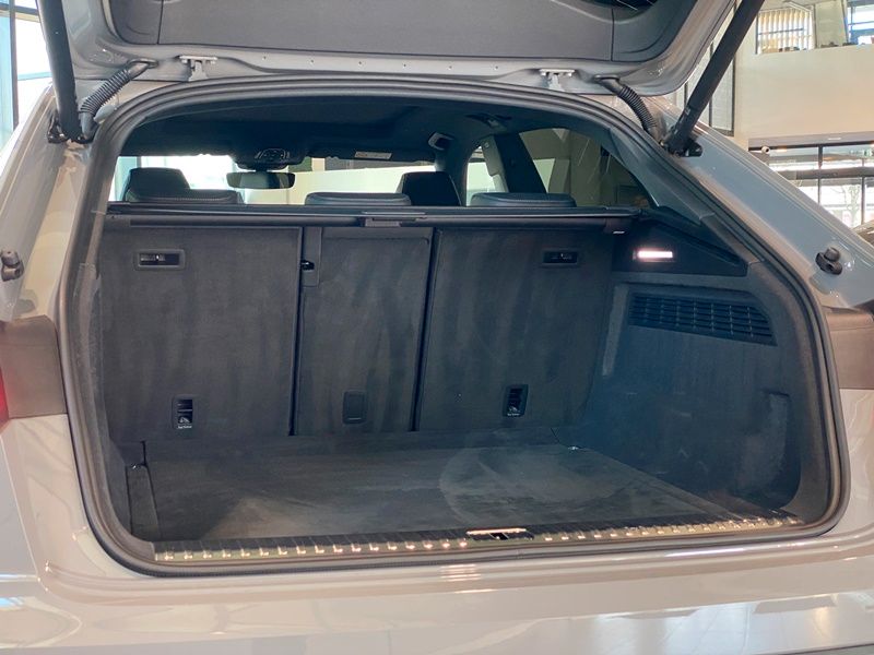 Audi RSQ8 DynamikPlus Pano Sbel B&O HUD AHK RS-Abgas