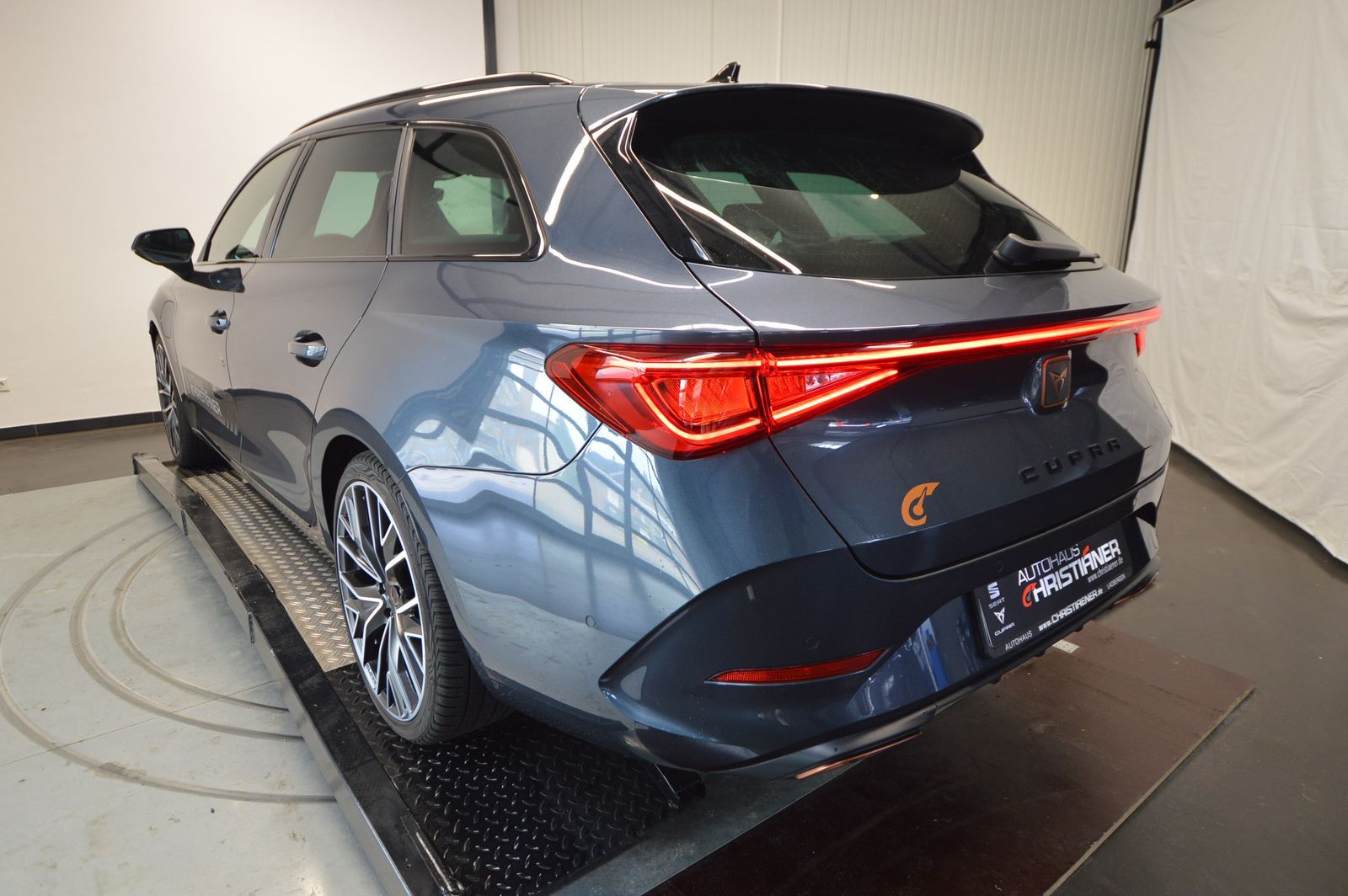 Cupra Leon Sportstourer 1.4 e-HYBRID VZ - Samsaru's Car Outlet