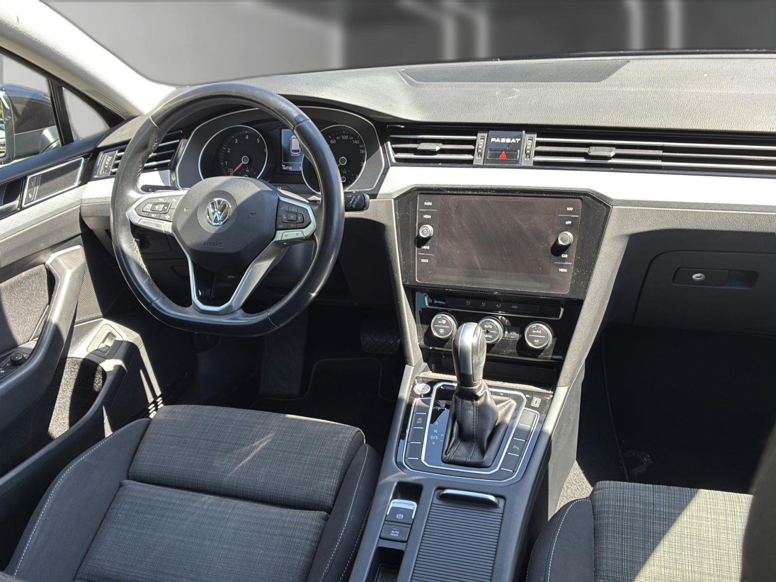 Volkswagen Passat Variant 1.5 TSI Business DSG - Samsaru's Car Outlet
