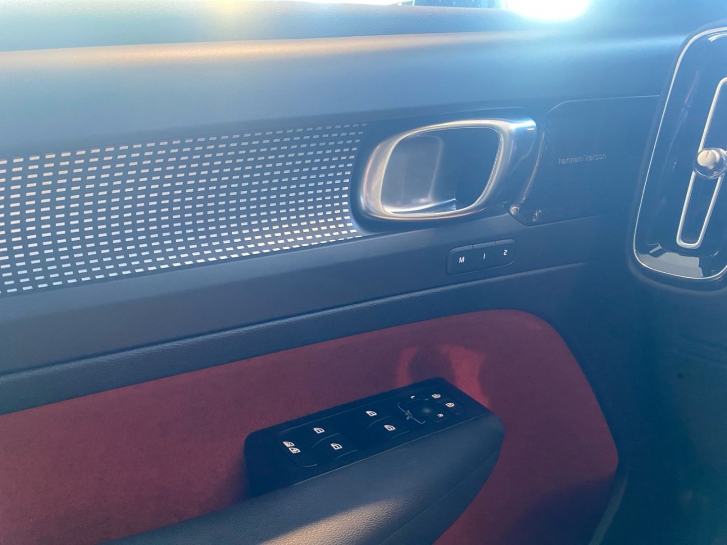 Volvo XC40 T5 Recharge DKG R-Design *AHK*360°*Pano*H/K