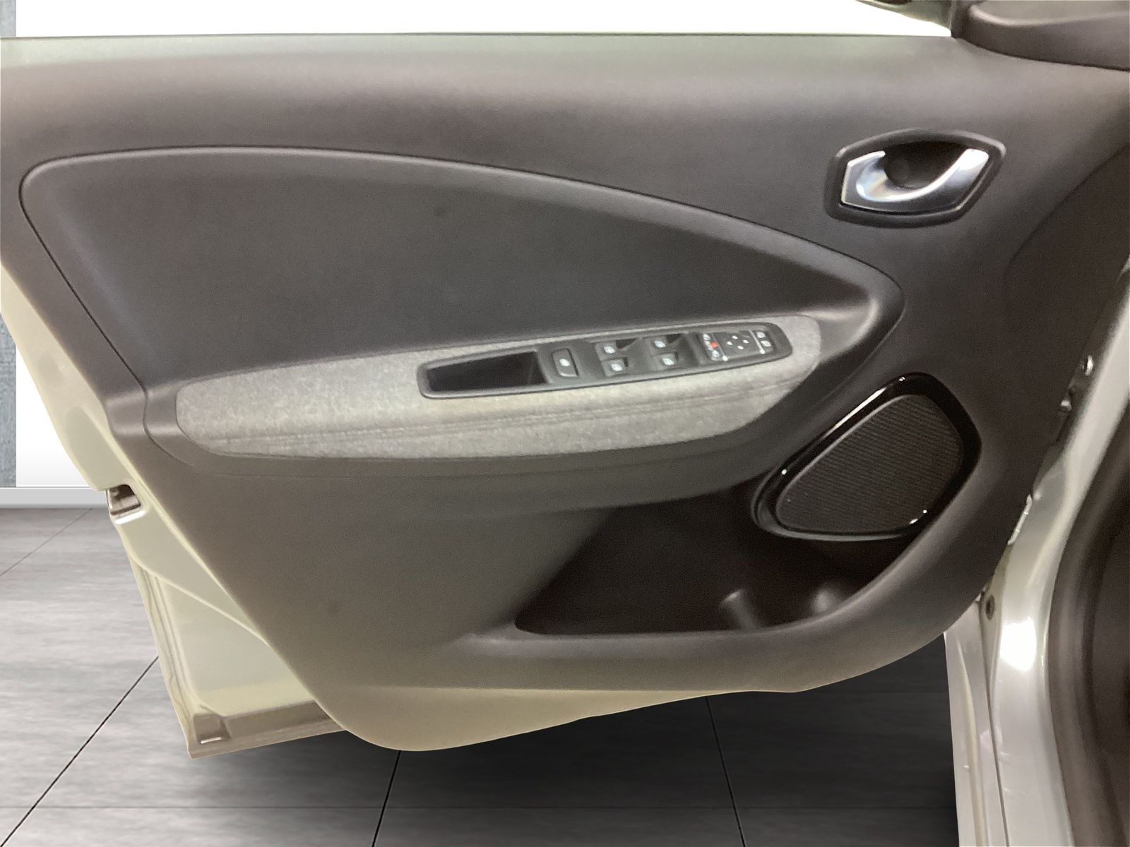 Renault Zoe R135 Z.E. 50 INTENS - Samsaru's Car Outlet