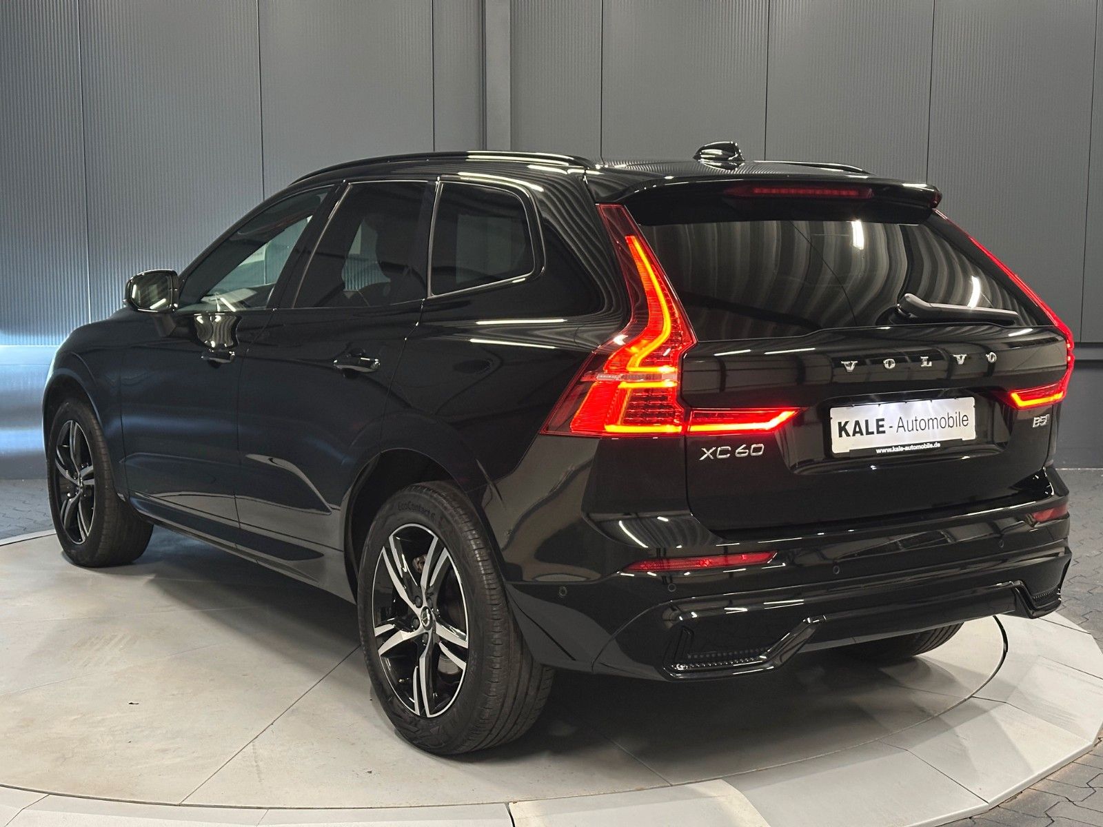Volvo XC60 R-Design AWD *19Zoll*AHK*360°*Harman/Kardon