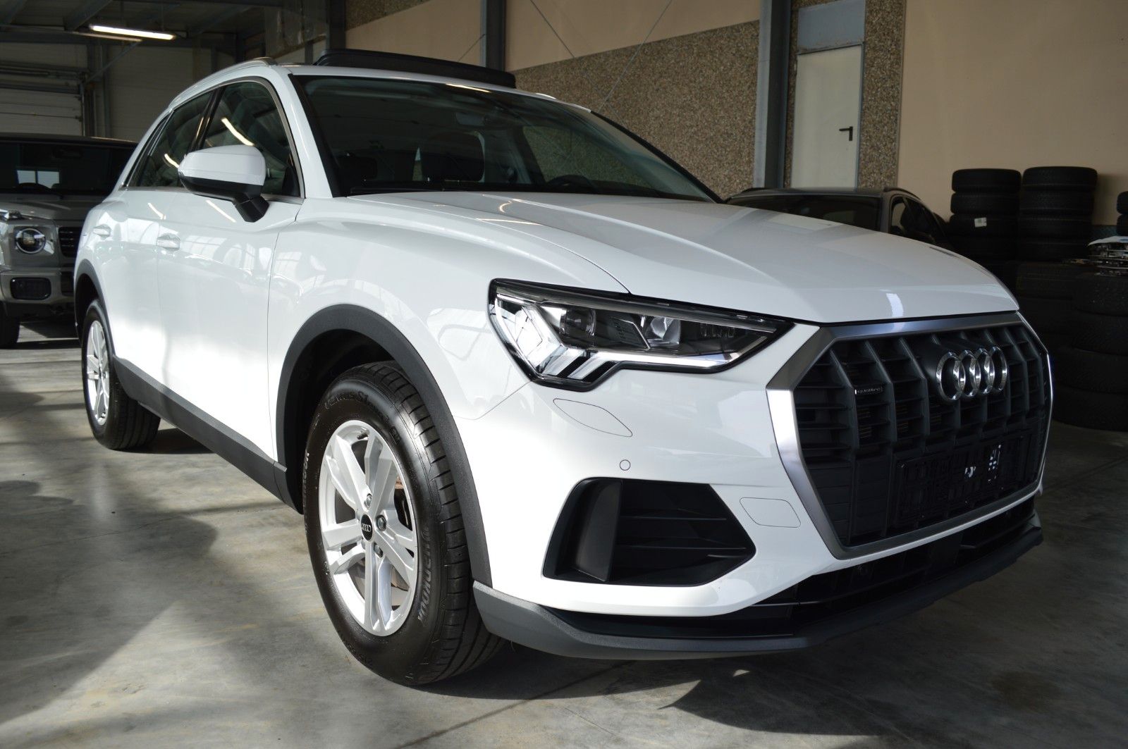 Audi Q3 35 TDI quattro - Samsaru's Car Outlet