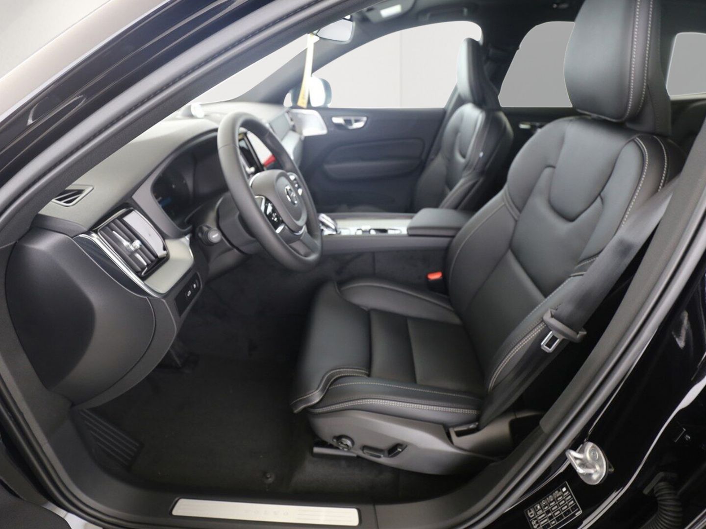 Volvo XC60 T8 Plus Black Edition Recharge Plug-In Hybrid - Samsaru's Car Outlet