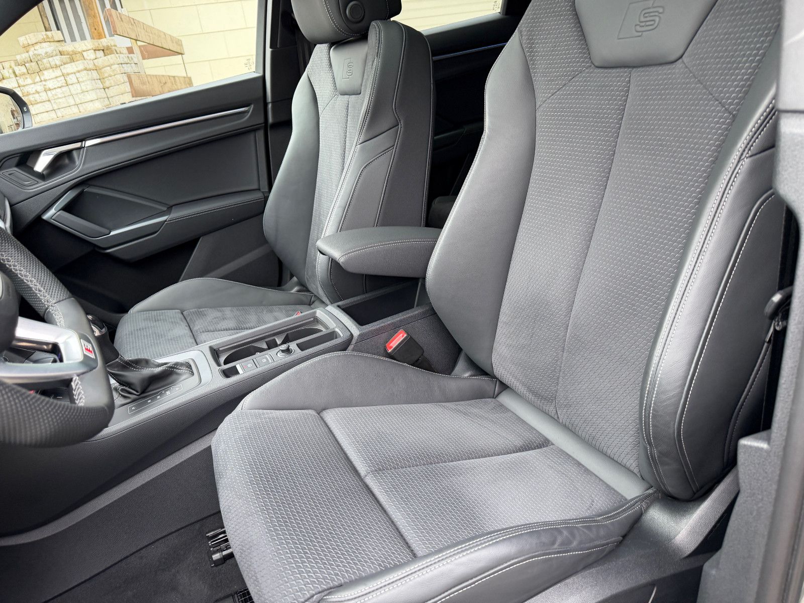 Audi Q3 Sportback 40 TFSI quattro S line, fast VOLL