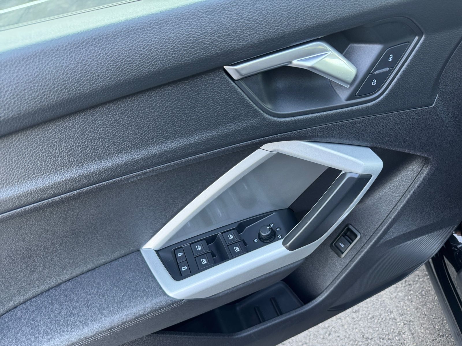 Audi Q3 S line 35TFSI LED AHK KAM NAV SHZ PDC