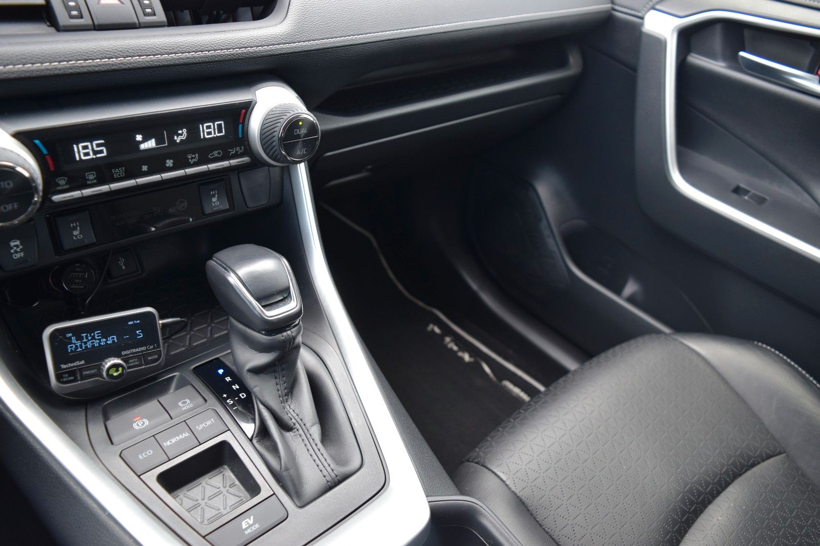 Toyota RAV4 Hybrid 4x2 Club - Samsaru's Car Outlet