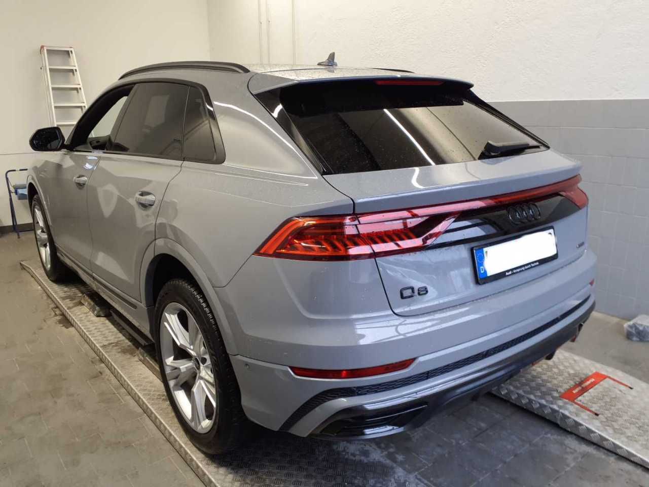 Audi Q8 S line comp.+ 50TDI AHK Pano Carbon S-Sitze R