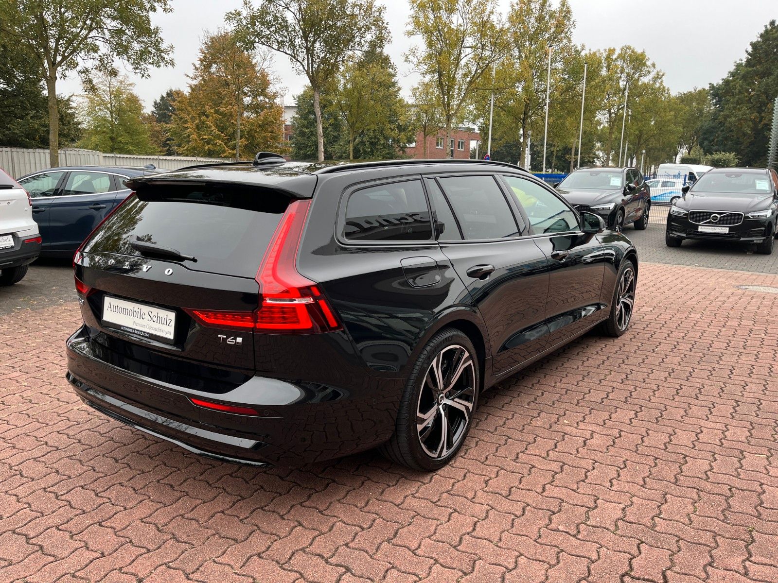 Volvo V60 T6 AWD Plug-in Hybrid Plus Dark Auto