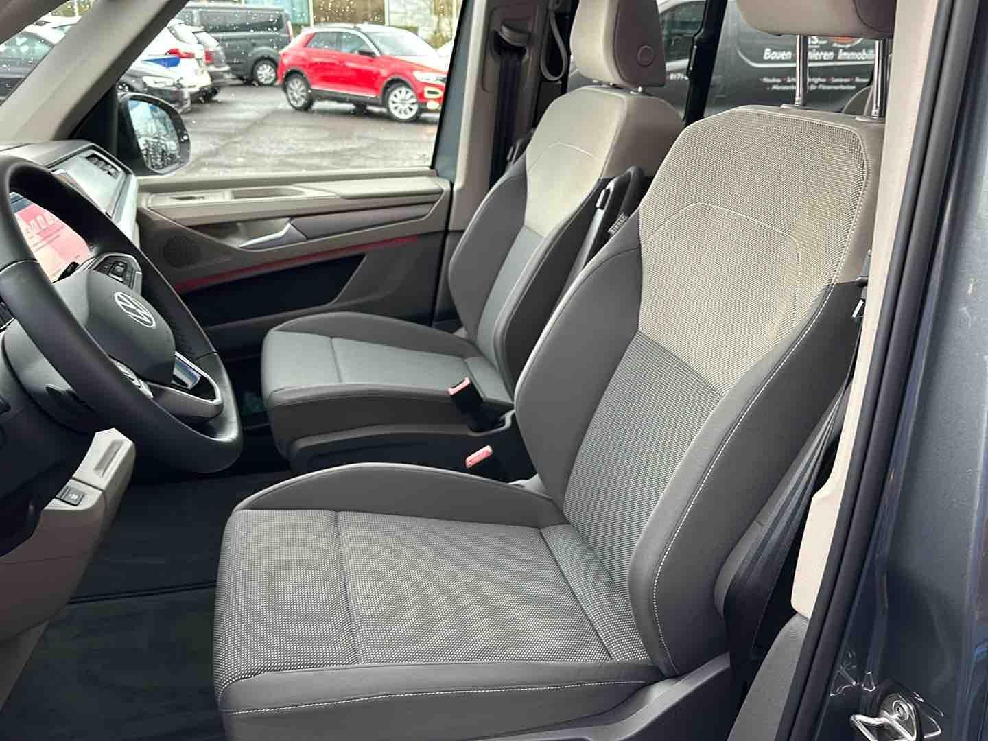Volkswagen T7 Multivan 2.0 TDI Life - Samsaru's Car Outlet