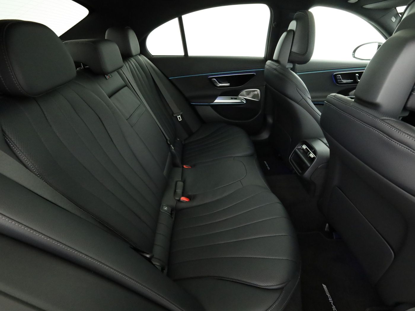 Mercedes-Benz E 450 d 4M *AMG Prem*Pano*360°*AHK*Sitzklima*HUD