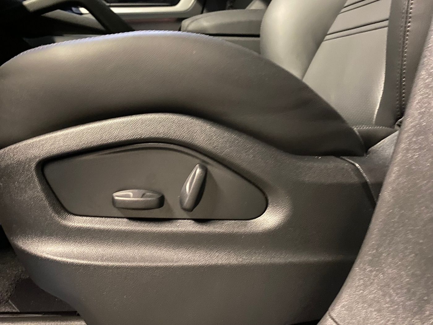 Porsche Cayenne E-Hybrid Coupé | Adaptive Luftfederung |