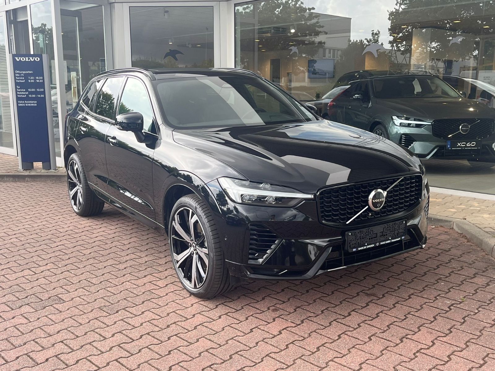 Volvo XC60 T6 AWD Recharge Plus Dark - Samsaru's Car Outlet