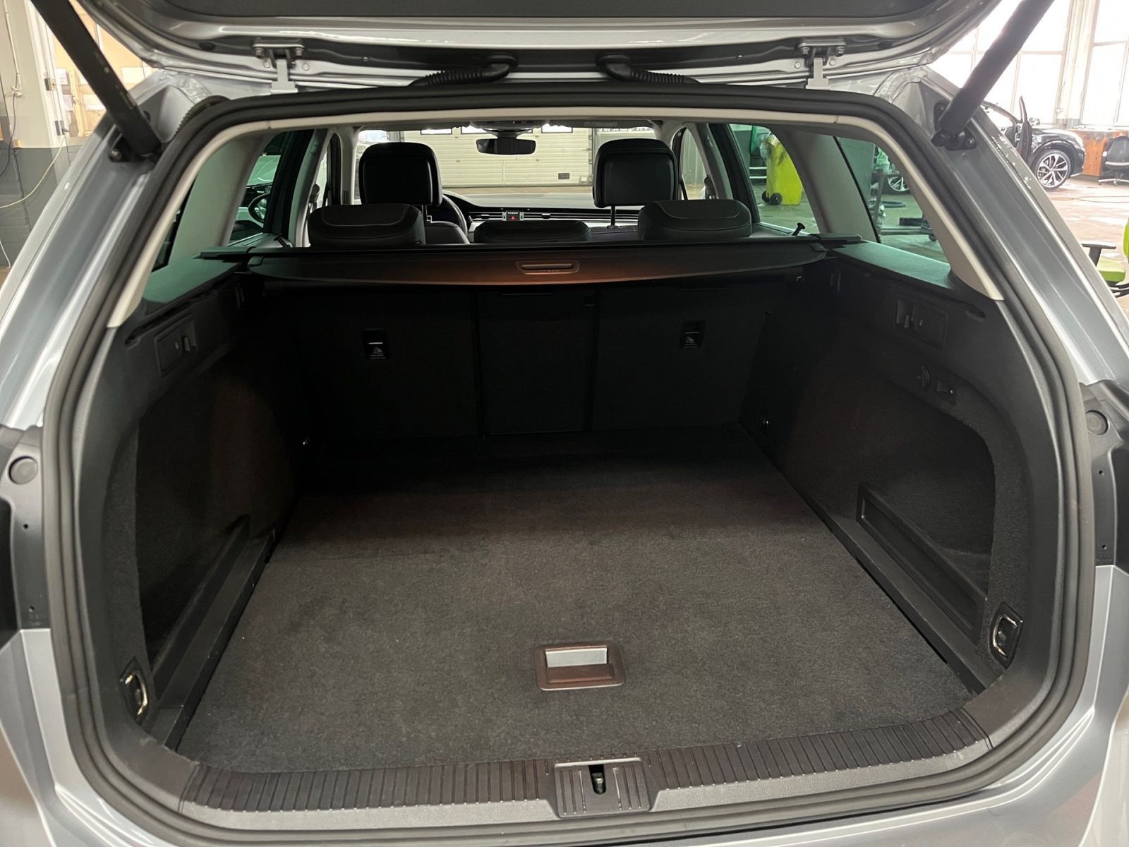 Volkswagen Passat Variant 2.0 TDI Alltrack 4Motion AHK LED