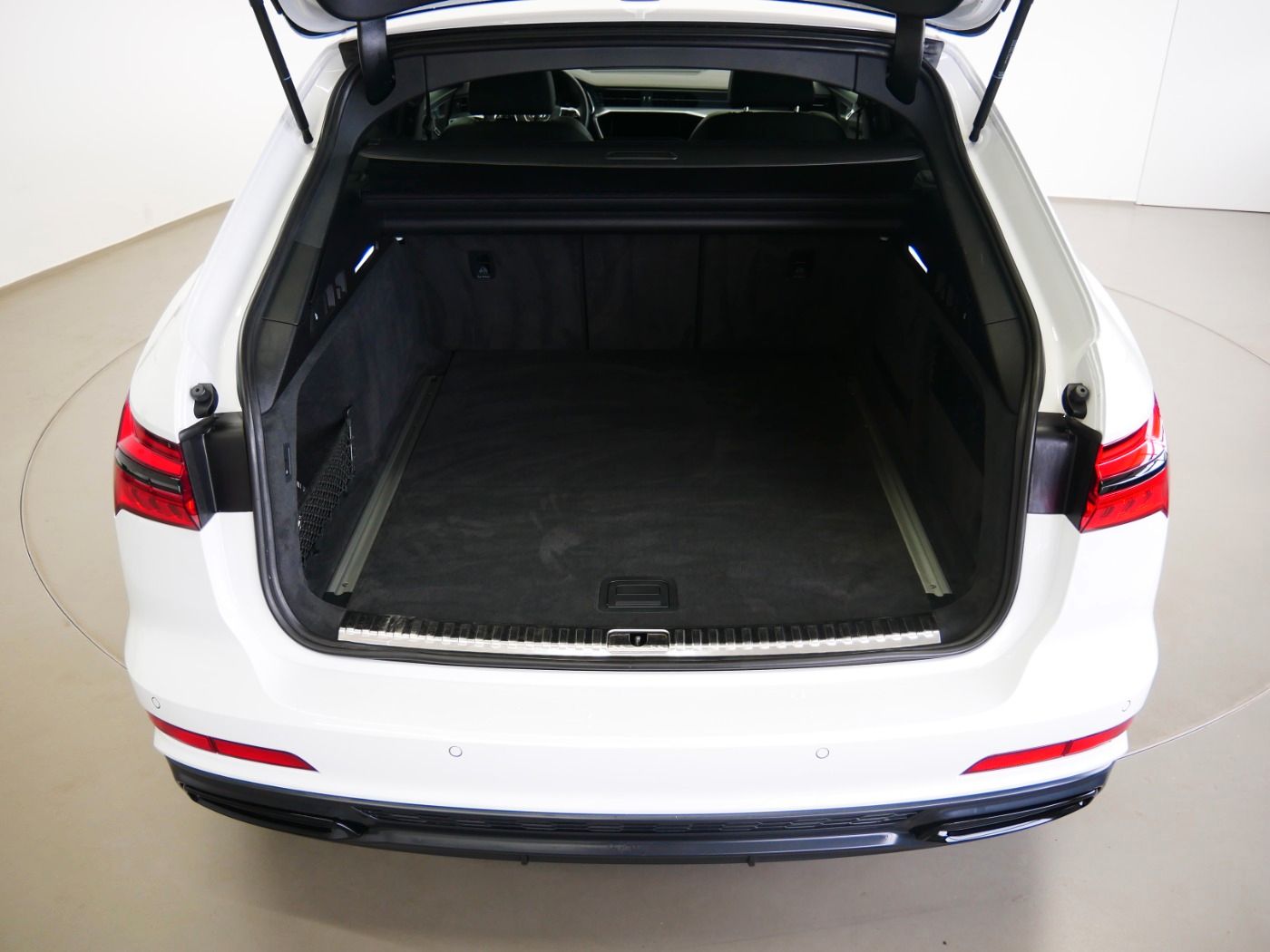 Audi A6 Avant 45 TFSI S line - Samsaru's Car Outlet