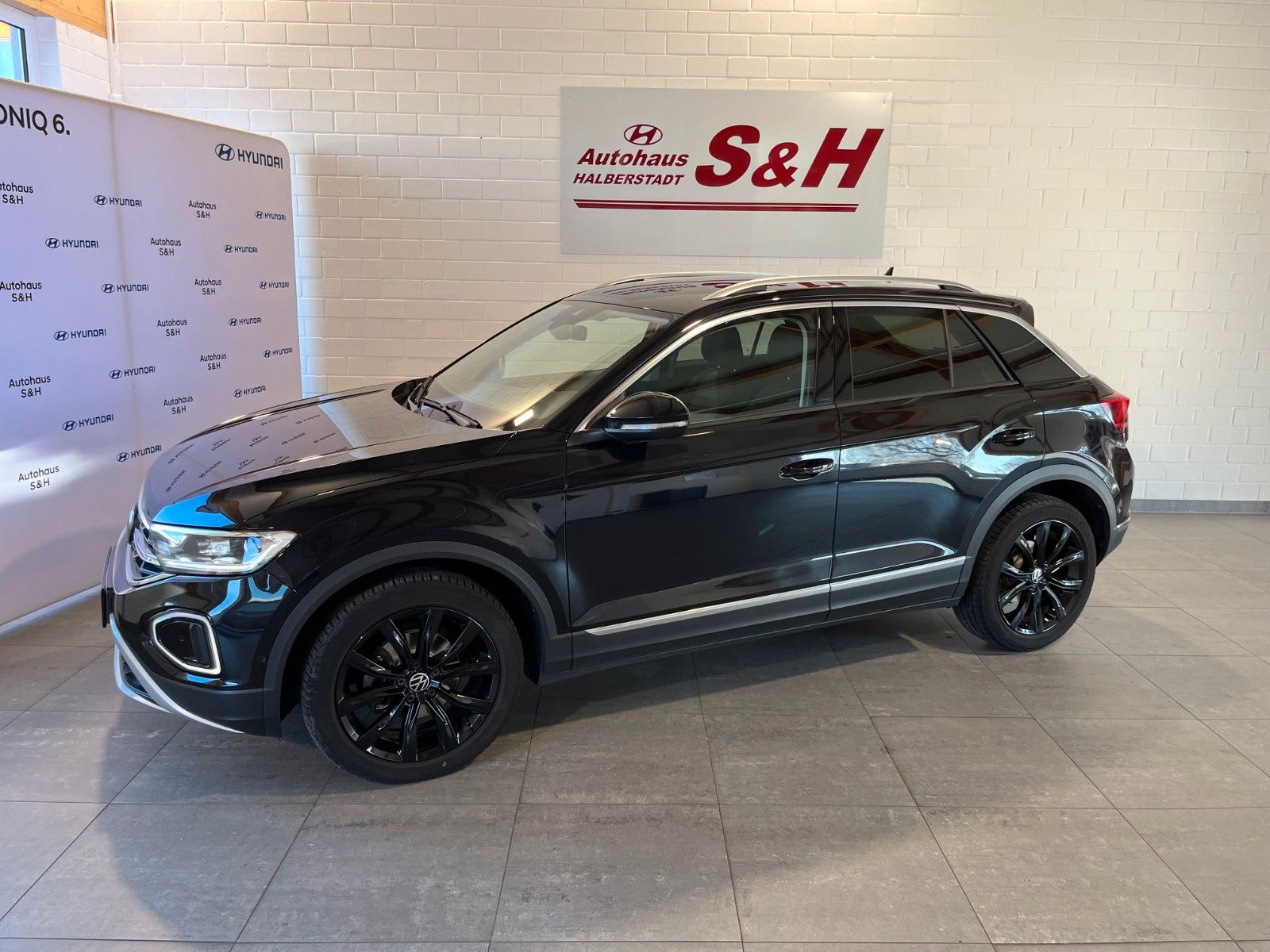 Volkswagen T-Roc 1.0TSi Style - Samsaru's Car Outlet