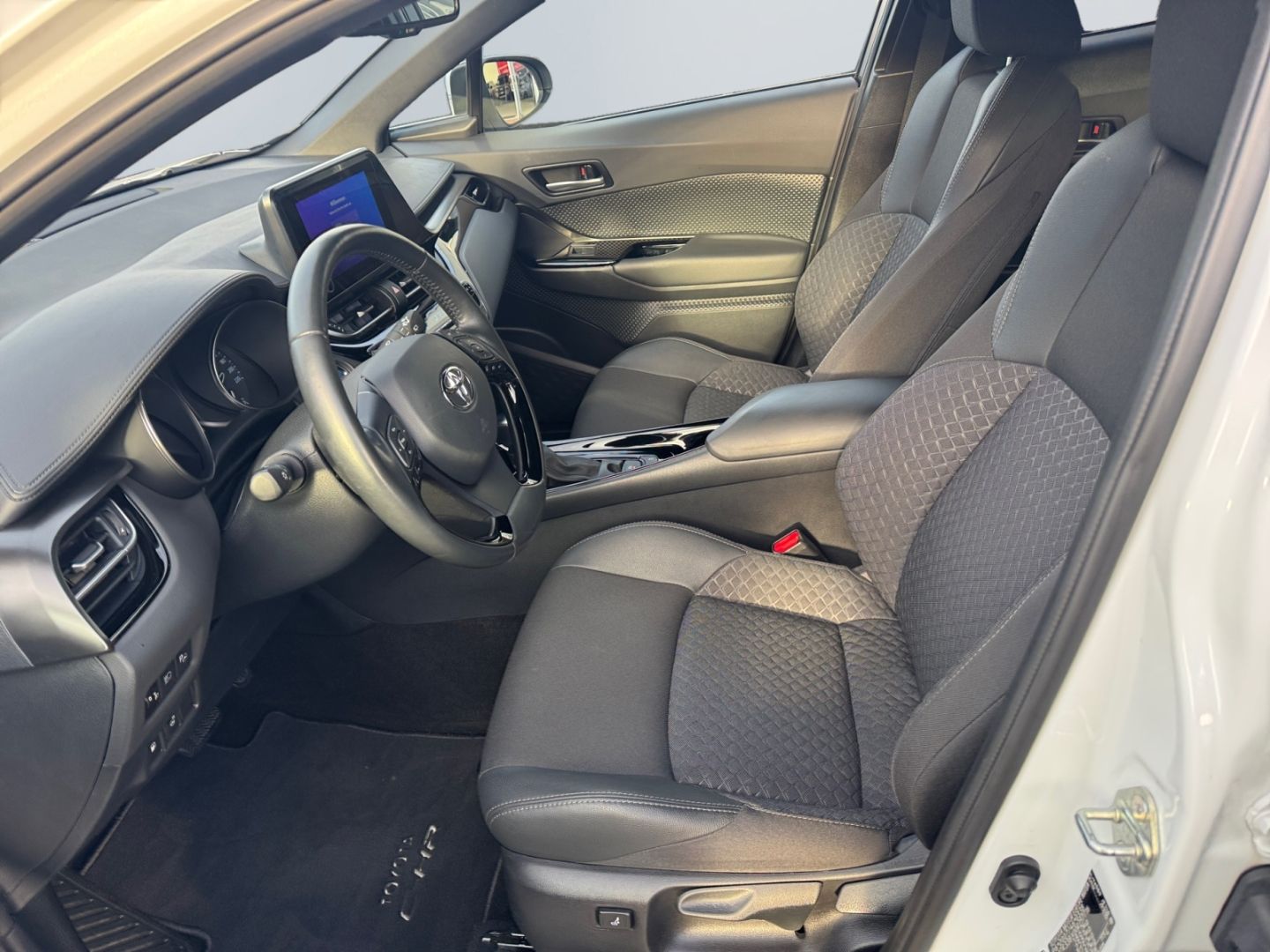 Toyota C-HR 1.8 Hybrid Team D *LED*ACC*CAM*Navi*AHK*
