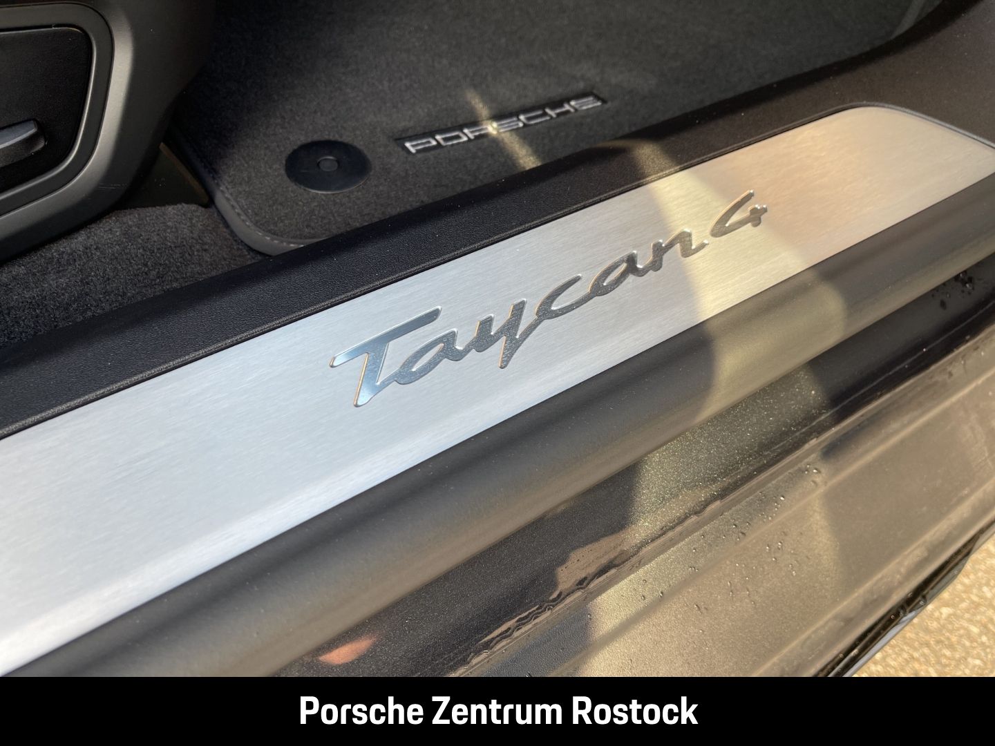 Porsche Taycan 4 Cross Turismo InnoDrive LED-Matrix
