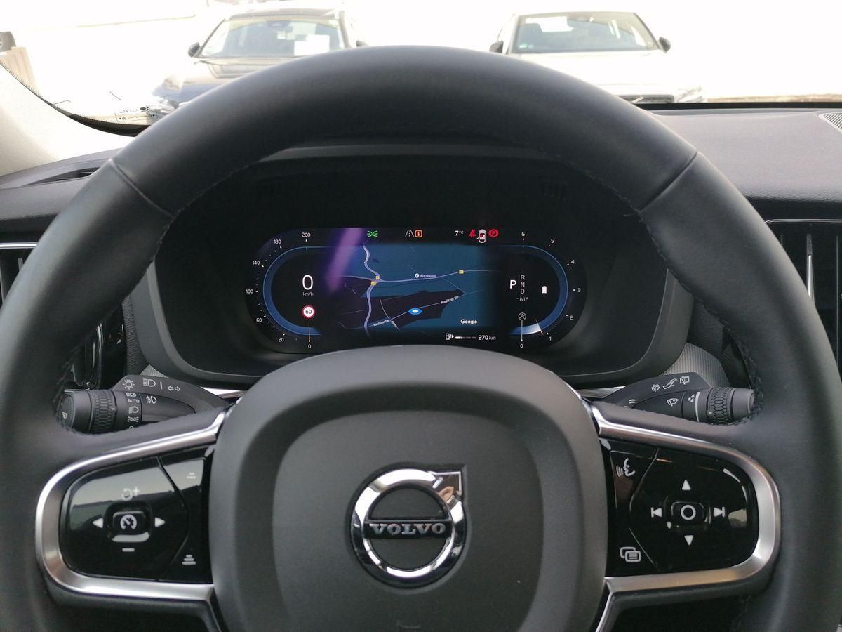 Volvo XC60 B4 AWD Plus Dark 4xSHZ ACC AHK FHZ H/K STHZ