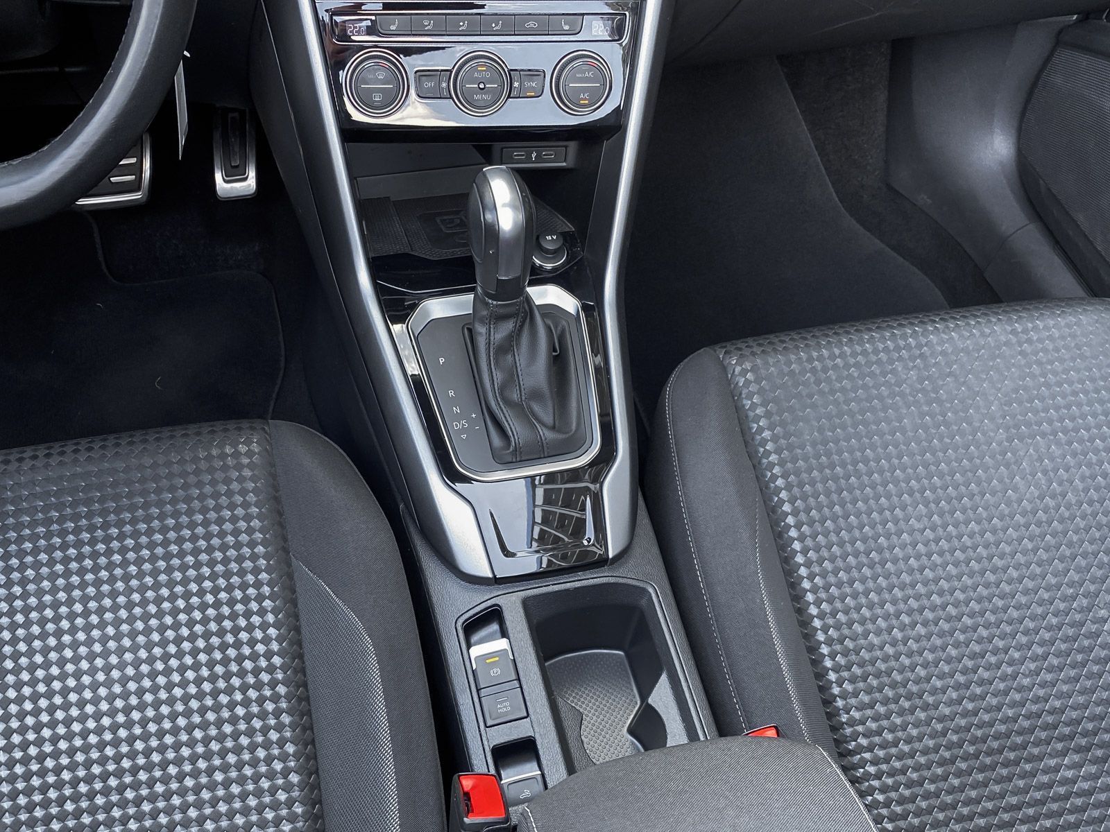 Volkswagen T-Roc 1.5 TSI Active DSG - Samsaru's Car Outlet