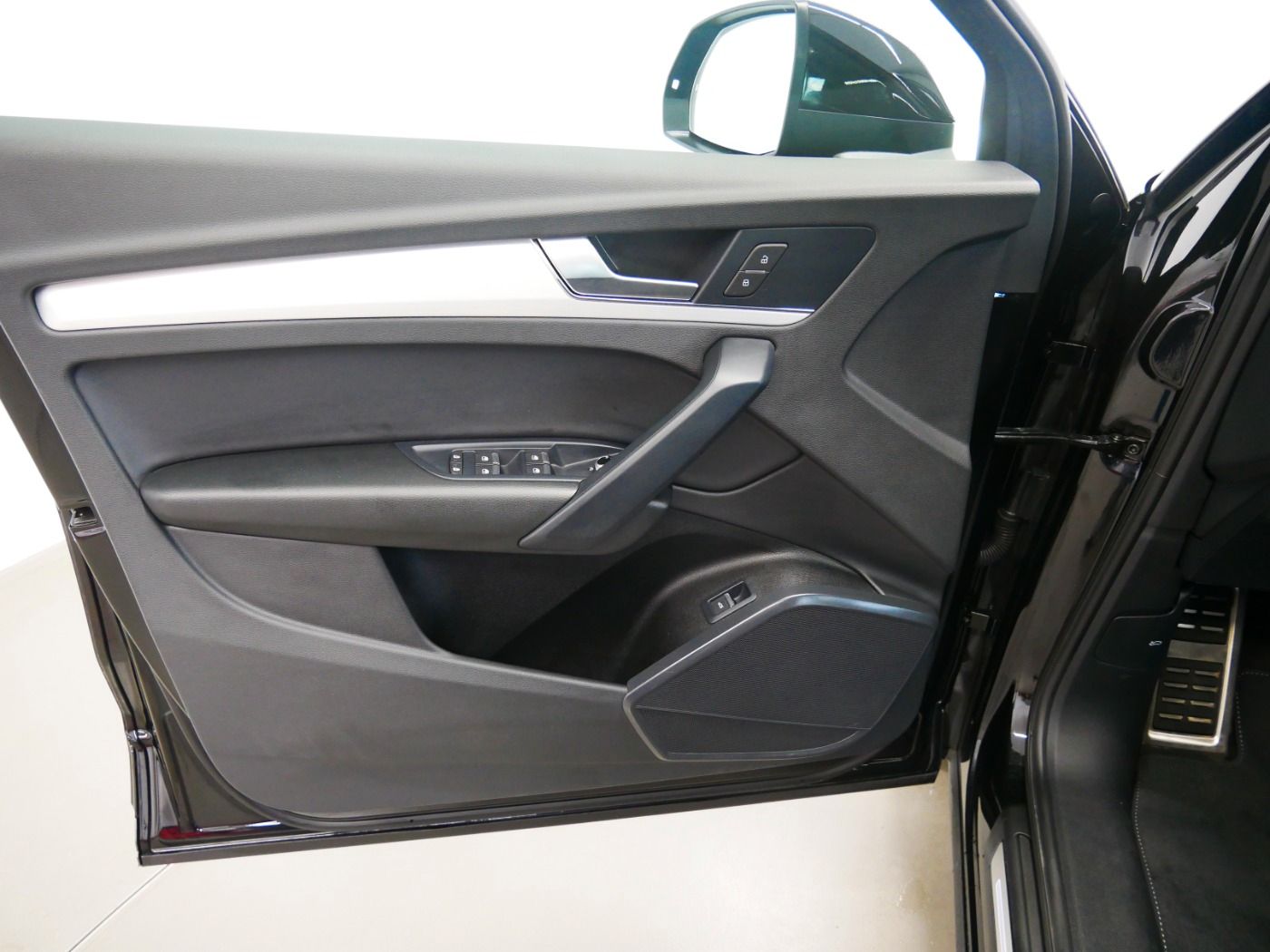 Audi Q5 40 TDI quattro S line - Samsaru's Car Outlet