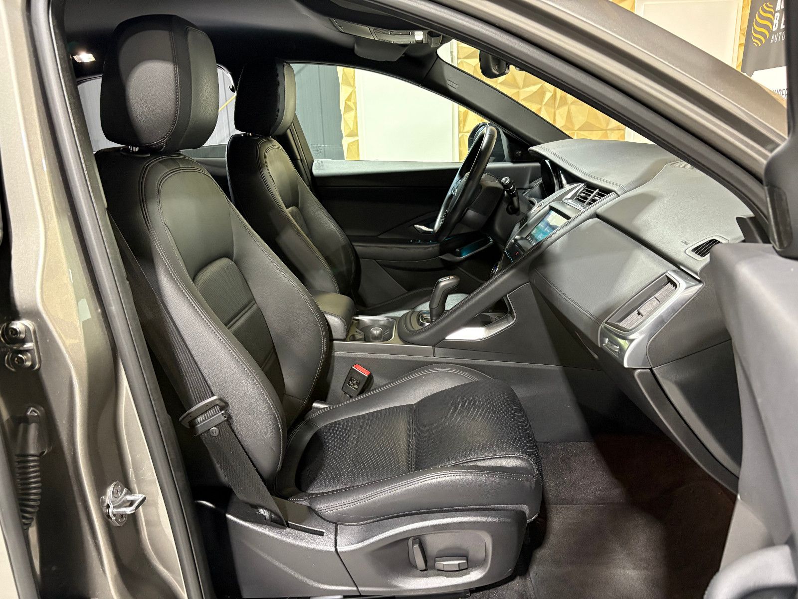 Jaguar E-PACE S/NAVI/KAMERA/APPLE/ACC/SHZ/KLIMA/TOTWINK