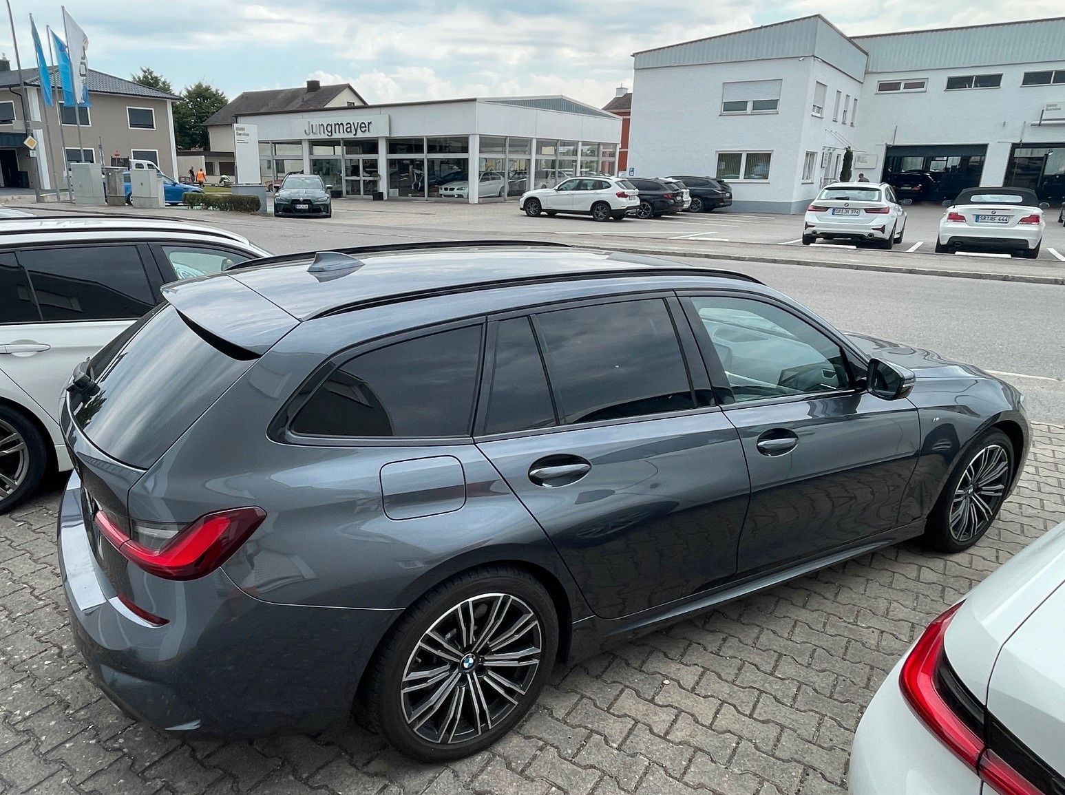 BMW 330 d xDrive M Sport - Samsaru's Car Outlet