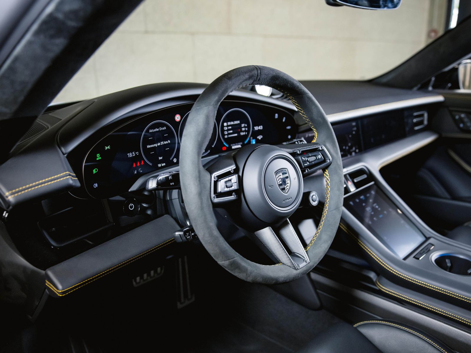 Porsche Taycan Turbo Sport Turismo SportDesign Paket