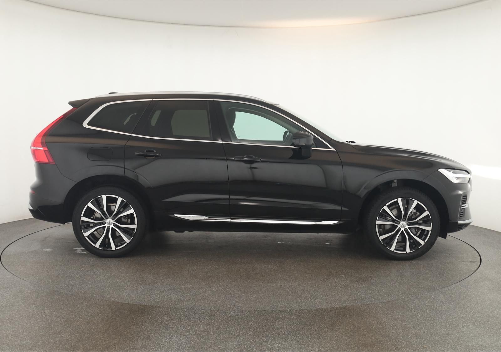 Volvo XC60 Recharge T6 AWD Core Pano Kam STHZ 20" AHK