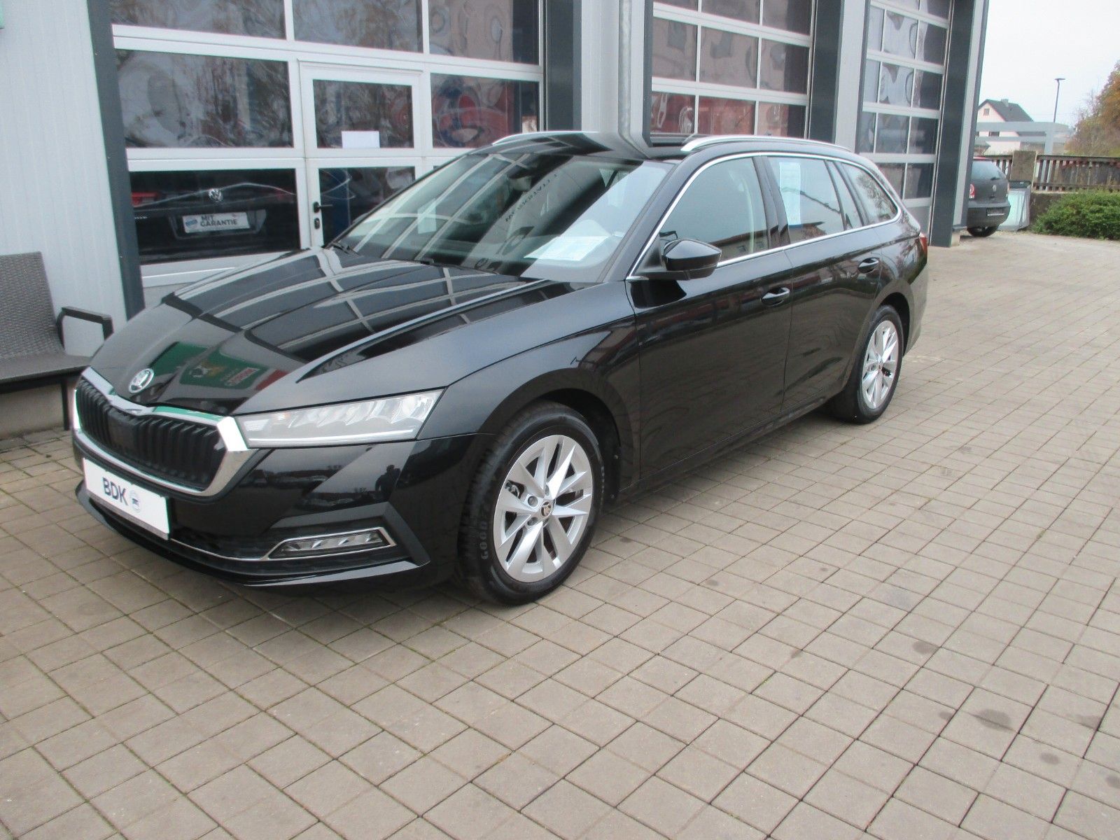 Skoda Octavia Combi 1.5 e TSI DSG Style - Samsaru's Car Outlet