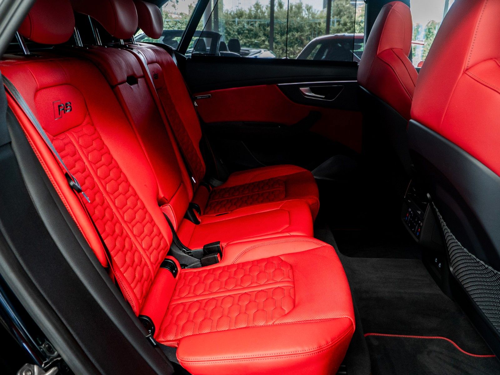 Audi RSQ8 performance Maxton Carbon Red Pano